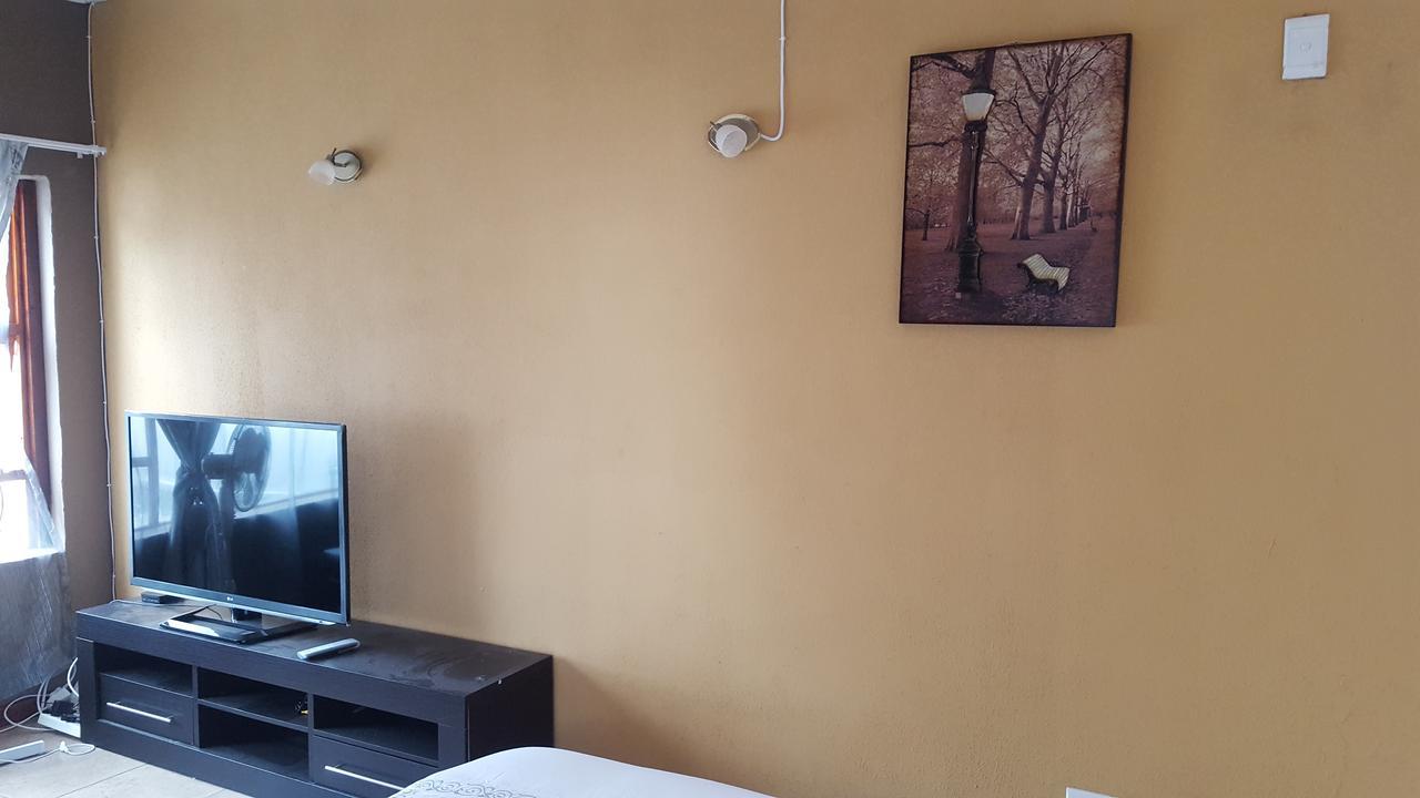 Let Us Accomodation Ист-Лондон Экстерьер фото